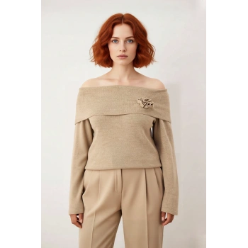 Kadın Carmen Yaka Fitted Triko Kazak Uzun Kollu Düz Desenli Zarif Çiçek Detaylı Şık Kışlık