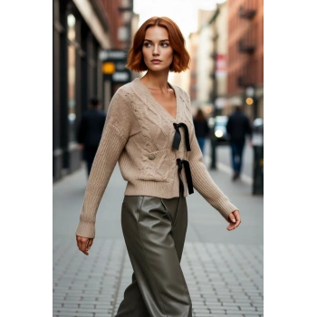 Kadın Crop Boy Saç Örgü Desenli V Yaka Düşük Kol Regular Kalıp Triko Kazak Şık Fiyonk Detaylı