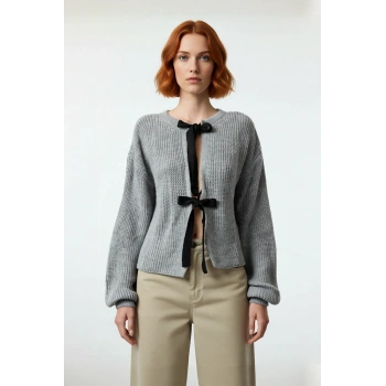 Kadın Crop Regular Kalıp Çift Taraflı Kurdele Bağlamalı Düşük Kol Selanik Örgü Akrilik Triko Kazak