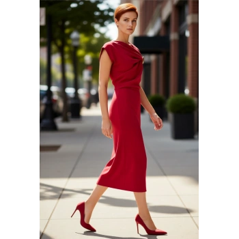 Kadın Degaje Yaka Aksesuar Detaylı Midi Elbise Shift Kalıp Dokuma Kumaşıyla Şık ve Modern Seçim