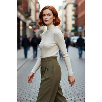 Kadın Dik Yaka Fitted Akrilik Triko Kazak Ajurlu Detaylarıyla Kışlık Kombinlerin Vazgeçilmezi Şıklık