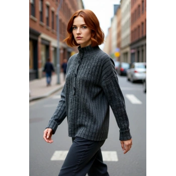 Kadın Dik Yaka Oversize Kalıp Düz Renk Düşük Kol Triko Kazak Soğuk Havalarda Konforlu ve Modern