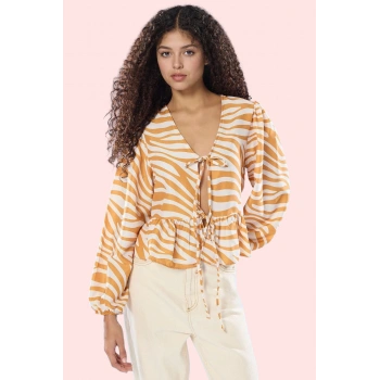 Kadın Dokuma Kumaşlı Animal Desenli V Yaka Gömlek Şık ve Rahat Tasarım Yaz Aylarının Vazgeçilmezi