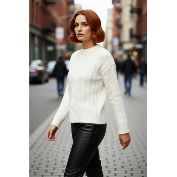 Kadın Düşük Kol Bisiklet Yaka Saç Örgü Triko Kazak Kış Günlerine Sıcak Bir Dokunuş Katıyor.