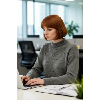 Kadın Düz Desen Metal İnci Detaylı Uzun Kollu Regular Kesim Triko Kazak Günlük Şıklığınızı Tamamlar