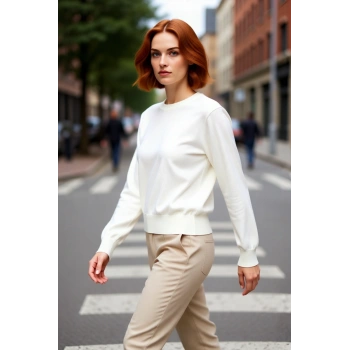 Kadın Ekru Düz Regular Kalıp Bisiklet Yaka Triko Kazak Kışın Rahat ve Şık Kombinlerin Temel Parçası