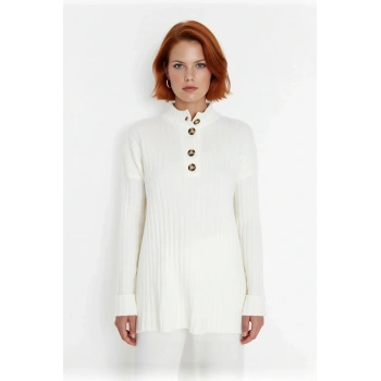 Kadın Ekru Relaxed Fit Düğmeli Yaka Düşük Kol Triko Kazak Kış Günleri İçin İdeal Şıklık Kaliteli