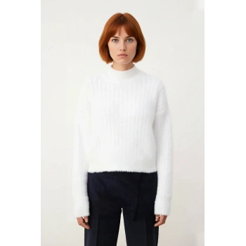 Kadın Ekru Saç Örgü Desenli Dik Yaka Regular Kalıp Düşük Kol Crop Triko Kazak Kışlık Kombinlerin