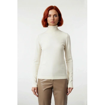 Kadın Fitted Balıkçı Yaka Triko Kazak Düz Desen Standart Kol Basic Siluet Kış Sezonu Şıklığı Sunar