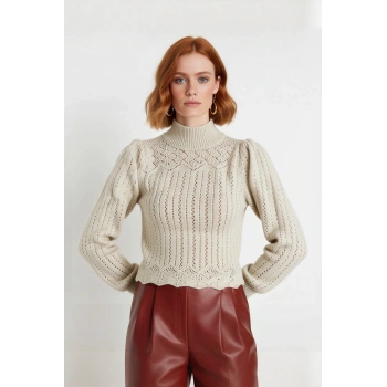 Kadın Fitted Dik Yaka Ajurlu Balon Kol Crop Triko Kazak Şık Günlük Kombinleriniz İçin İdeal Bir