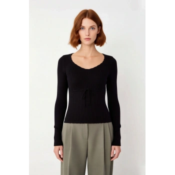 Kadın Fitted Havuz Yaka İnce Triko Crop Bağlama Detaylı Uzun Kollu Modern Şık Günlük Kazak