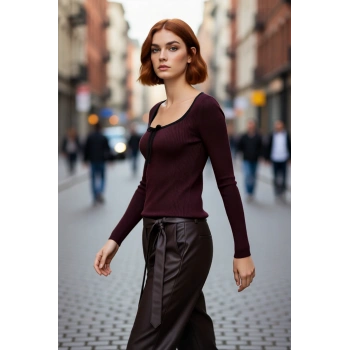 Kadın Fitted Kalıp Fitilli Dokuma Havuz Yaka Triko Kazak İnce Yapısıyla Modern Bir Stil Sunar