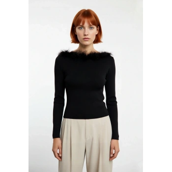 Kadın Fitted Kayık Yaka Tüylü Detay Triko Kazak Uzun Kollu Şık Modern Kışlık Kombinler İçin