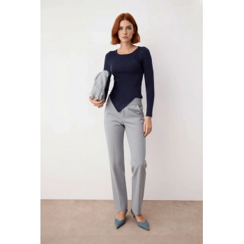 Kadın Fitted Lacivert Bisiklet Yaka Triko Kazak Modern Asimetrik Kesim İlkbahar Sonbahar Şıklığı