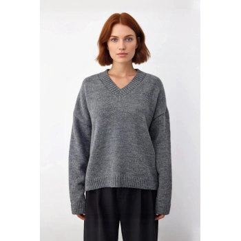 Kadın Geniş Kalıp V Yaka Basic Triko Kazak Soğuk Günler İçin Modern ve Konforlu Rahatlık Sunar