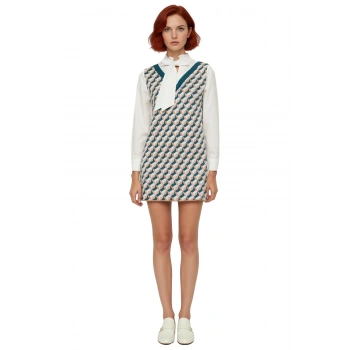 Kadın Geometrik Desenli V Yaka Shift Triko Mini Elbise Bahar Aylarının Gözdesi Modern ve Konforlu