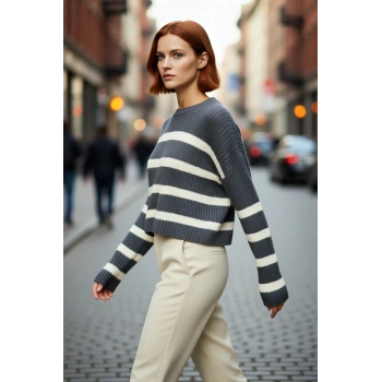 Kadın Gri Çizgili Rahat Kesim Crop Bisiklet Yaka Triko Kazak Düşük Kollu Kışlık Şıklık Kaliteli
