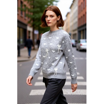 Kadın Gri Kalp Desenli Oversize Triko Kazak Düşük Kol Kış Sezonu İçin Modern ve Rahat Stil