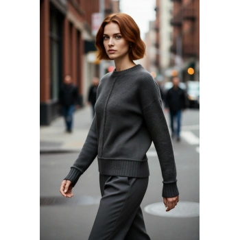 Kadın Gri Triko Oversize Bisiklet Yaka Düşük Kol Rahat Günlük Kış Kombinlerinin Vazgeçilmezi