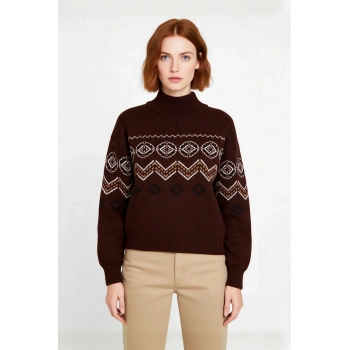 Kadın Kahverengi Etnik Desenli Dik Yaka Regular Kalıp Düşük Kollu Kalın Triko Kazak Kışlık