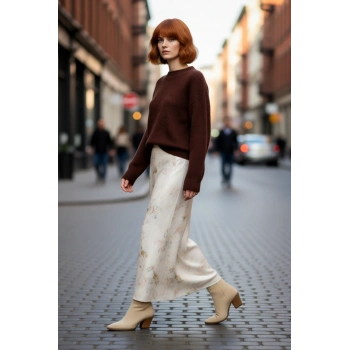 Kadın Kahverengi Oversize Triko Kazak Bisiklet Yaka Düşük Kol Tasarımı Kış Günleri İçin İdealdir