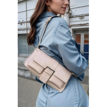 Kadın Kapak Detaylı Omuz ve El Çantası Günlük Şıklık için Modern ve Pratik Tasarım