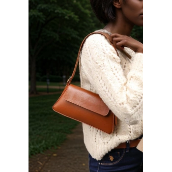 Kadın Kapaklı Kol Çantası Şık Minimal Tasarım Hafif Günlük ve Özel Kullanım İçin