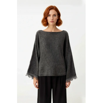 Kadın Kayık Yaka Düşük Kol Dantel Detaylı Triko Kazak Soğuk Havalar İçin Şık Ve Rahat Seçenek