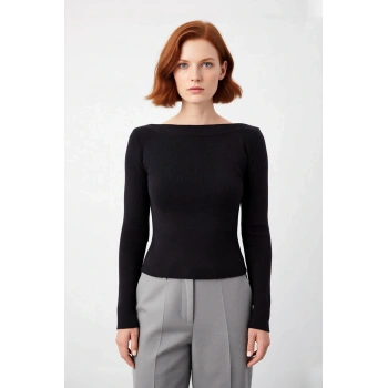 Kadın Kayık Yaka Fitted Triko Kazak Zarif Tasarımıyla İlkbahar Sonbahar Şıklığı Sunar Günlük