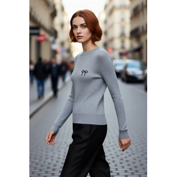 Kadın Kış Sezonu İçin Regular Kalıp Saç Örgü Dokulu Bisiklet Yaka Nakış Detaylı Triko Kazak