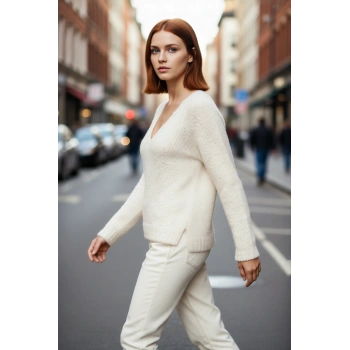 Kadın Kışlık Basic Bej Dokulu Regular Kalıp Derin V Yaka Akrilik Uzun Kollu Triko Kazak Modeli