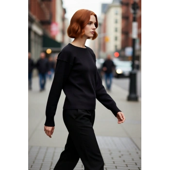 Kadın Konforlu Regular Kesim Triko Kazak Standart Kol Tasarımıyla Soğuk Havalara Şık Çözüm