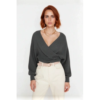 Kadın Kruvaze V Yaka Süper Crop Regular Kalıp Akrilik Triko Kazak Kış Sezonu İçin Şık Bir Seçenek