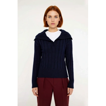 Kadın Lacivert Regular Kalıp Düşük Kol Devrik Yaka Crop Triko Kazak Kış Günleri İçin Şık Ve Rahat.