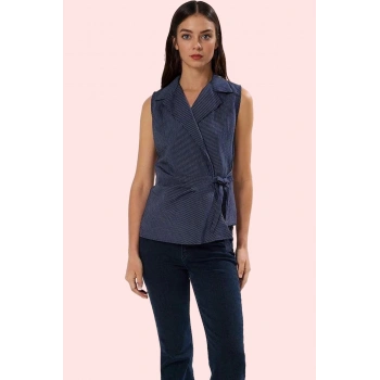 Kadın Lilyum Dokuma V Yaka Çizgili Kolsuz Gömlek Yazlık Rahat Kombin Yaz Aylarının Vazgeçilmezi