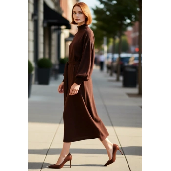 Kadın Maxi Boy Kuşaklı Düz Desen Dik Yaka Balon Kol Triko Elbise Kış Sezonu İçin Şık Ve Rahat