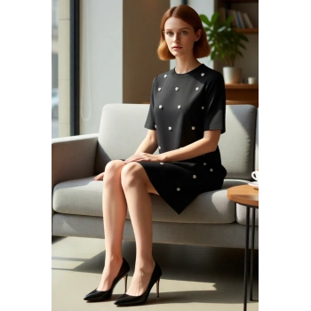 Kadın Mini Boy Örme Elbise Aksesuar Detayları ile Bisiklet Yaka Klasik Şıklık Sunar Kaliteli