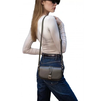 Kadın Minimalist Çapraz Askılı Suni Deri Çanta Günlük ve Şık Kullanım Modern Stil Trend Tasarım