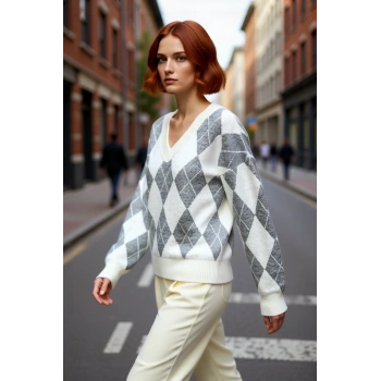 Kadın Oversize Baklava Desen V Yaka Düşük Kol Triko Kazak Soğuk Günlerde Sıcak ve Şık Stil