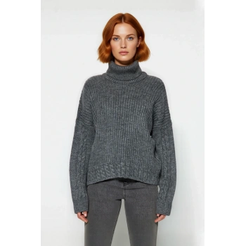 Kadın Oversize Balıkçı Yaka Triko Kazak Kış Günleri İçin Konforlu Düşük Kol Saç Örgülü Tasarım