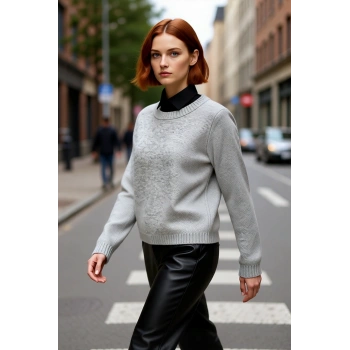 Kadın Oversize Bisiklet Yaka Standart Kol Triko Kazak Düğmeli Detayıyla Günlük Şıklığı Yakala