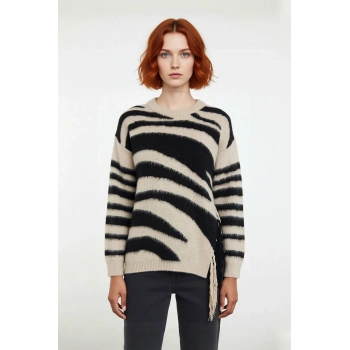 Kadın Oversize Bisiklet Yaka Zebra Desenli Akrilik Triko Kazak Kışlık Kombinlerin Vazgeçilmezi