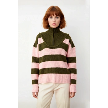 Kadın Oversize Çizgili Dik Yaka Düşük Kol Kalın Triko Kazak Kış Sezonu İçin Rahat Şık Kombinler