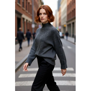 Kadın Oversize Dik Yaka Düz Triko Kazak Uzun Boylu ve Düşük Kollu Kışlık Rahat Günlük Giyim