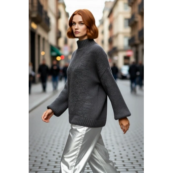 Kadın Oversize Dik Yaka Triko Kazak Soğuk Günlerde Konforlu ve Rahat Bir Görünüm Sunar Kaliteli