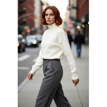 Kadın Oversize Dik Yaka Triko Kazak Yumuşak Dokusuyla Kış ve Sonbahar Kombinlerini Tamamlar