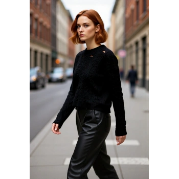 Kadın Oversize Geniş Kalıp Ajurlu Delikli Bisiklet Yaka Düşük Kol Triko Crop Kazak Şıklığı