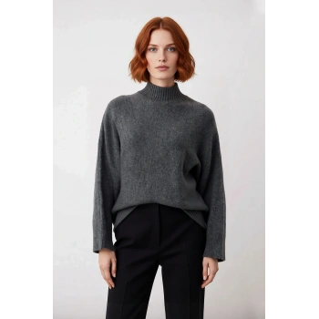 Kadın Oversize Kalıp Dik Yaka Düz Triko Kazak Düşük Kol Detaylı Kışlık Şık Günlük Kombinler İçin