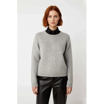 Kadın Oversize Kesim Düğme Detaylı Yumuşak Dokulu Rahat Triko Kazak Kış Modasına Uygun Şık Seçim