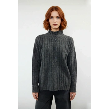 Kadın Oversize Kesim Düşük Kol Dik Yaka Fitilli Triko Kazak Kışlık Rahat ve Şık Günlük Kombinler